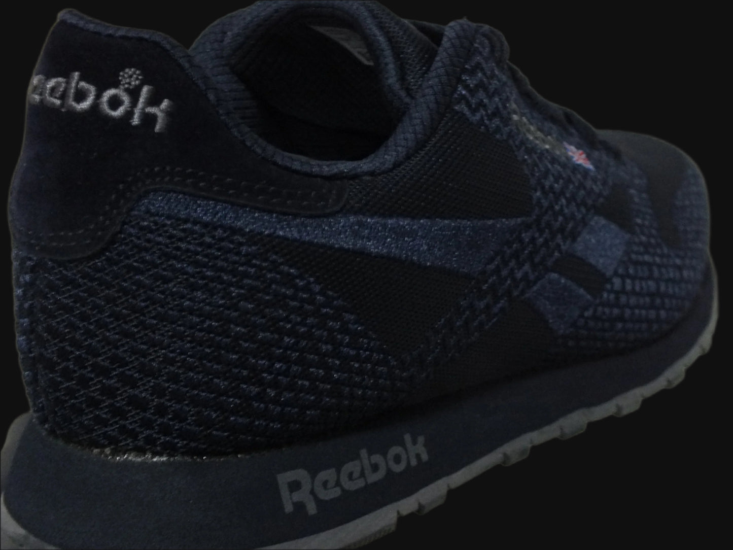 Чоловічі кросівки Reebok Classic в наявності 37 та 38 розмір   00240